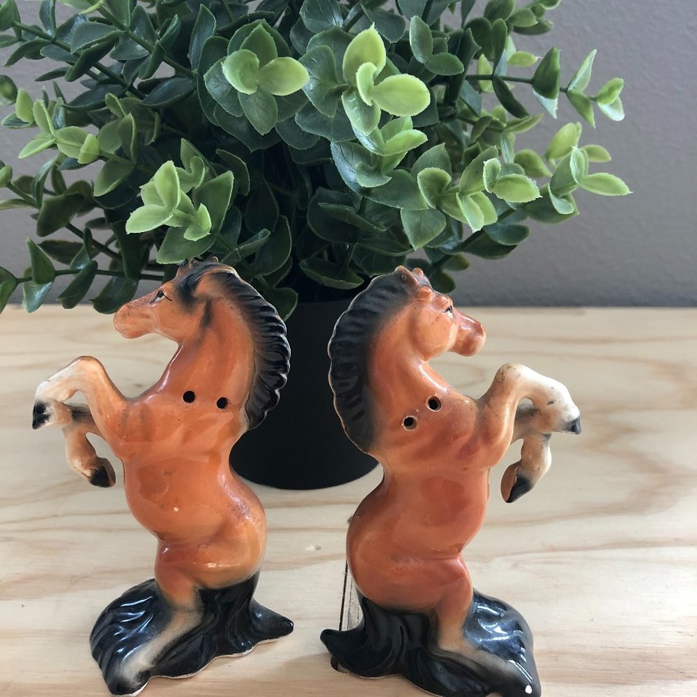 Vintage Horse S&P Shakers
